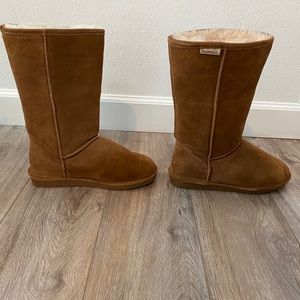 Bear paw size 9 comfy calf high boots